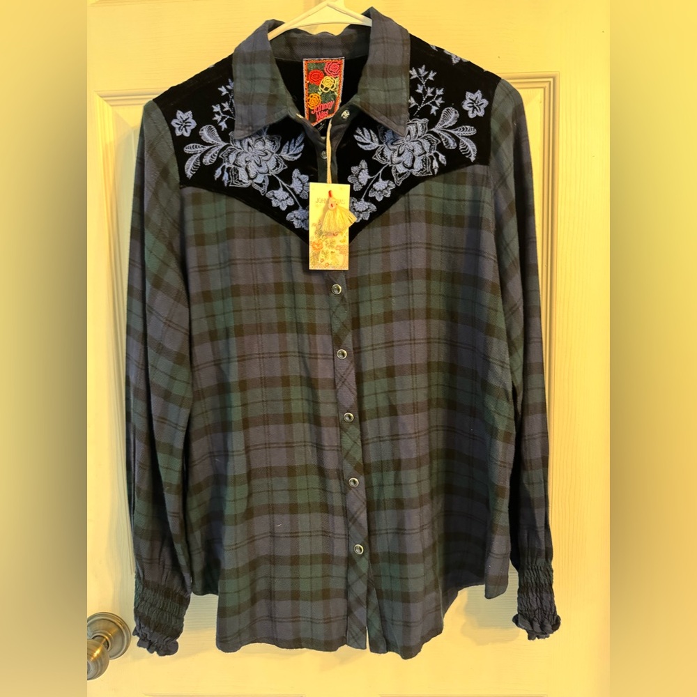 NWT Johnny Was Smocked Cuff Western Size small navy and Green Plaid Embroidered